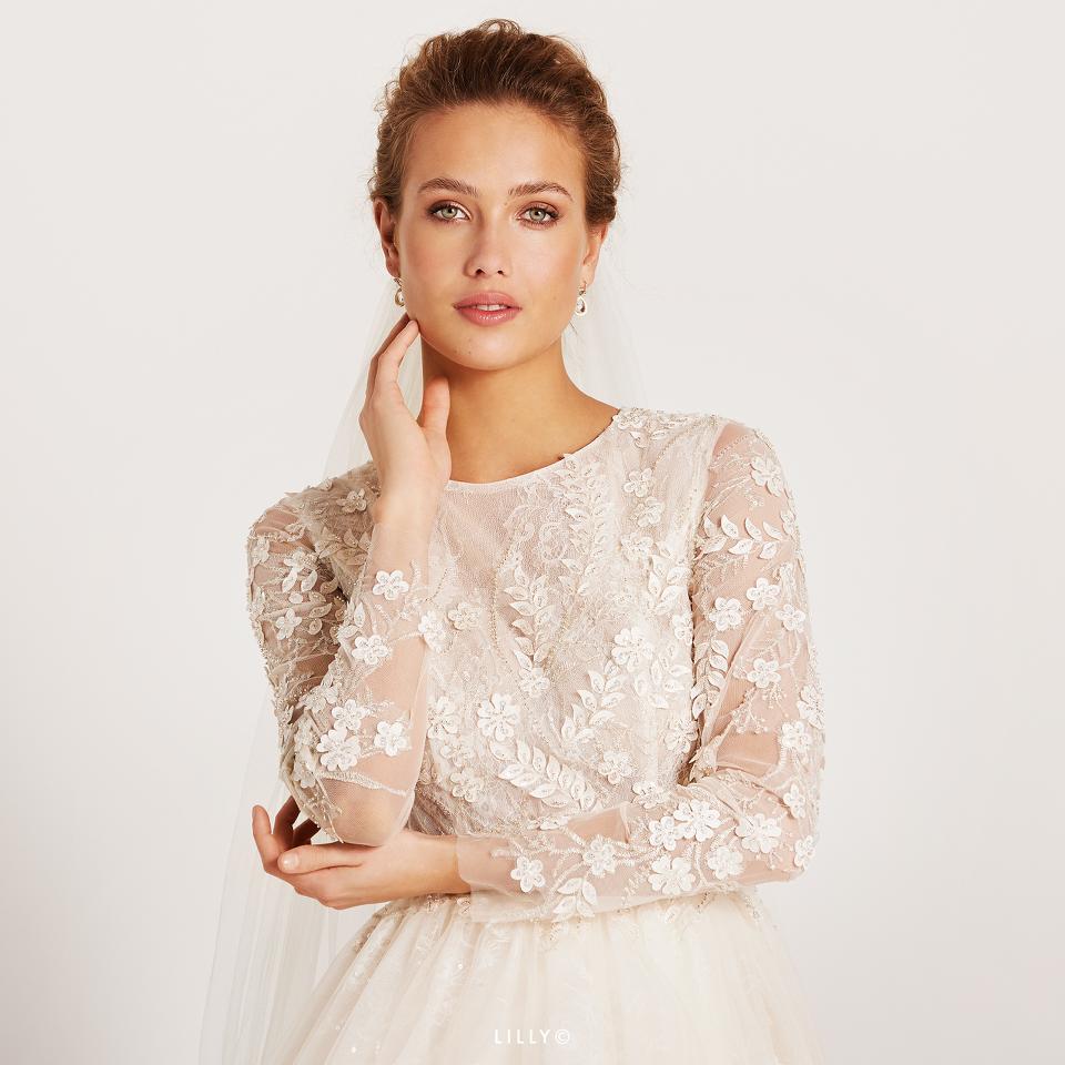 Ballgown wedding dress with long sleeves in 3D lace